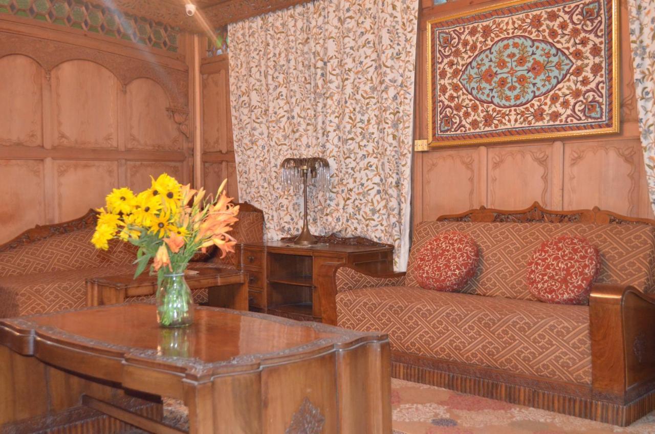 New Alexandra Houseboats Hotel Srinagar  Bagian luar foto