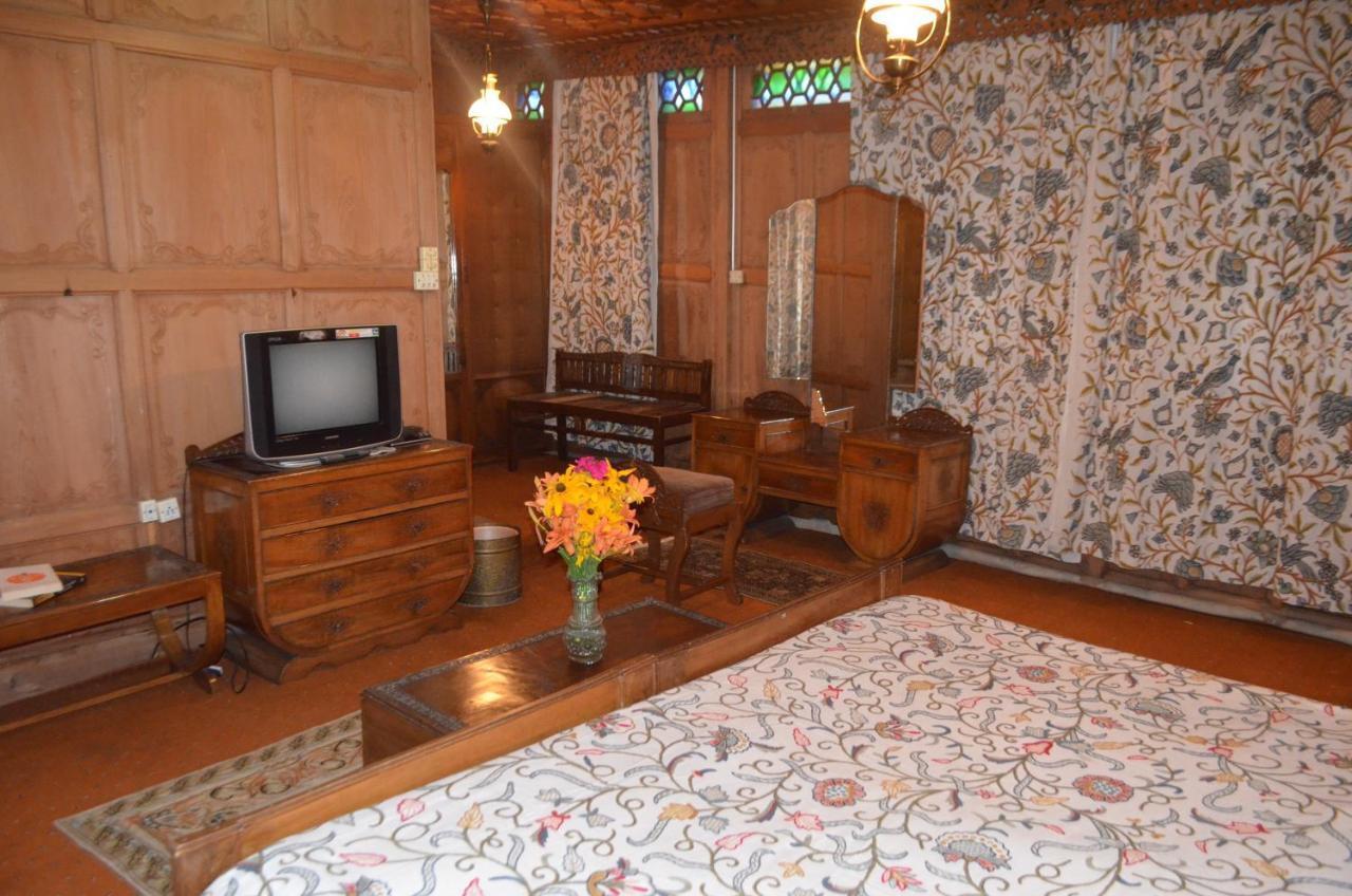 New Alexandra Houseboats Hotel Srinagar  Bagian luar foto