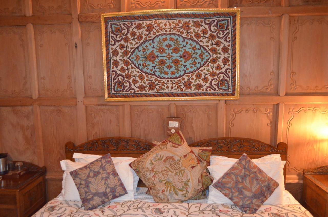 New Alexandra Houseboats Hotel Srinagar  Bagian luar foto