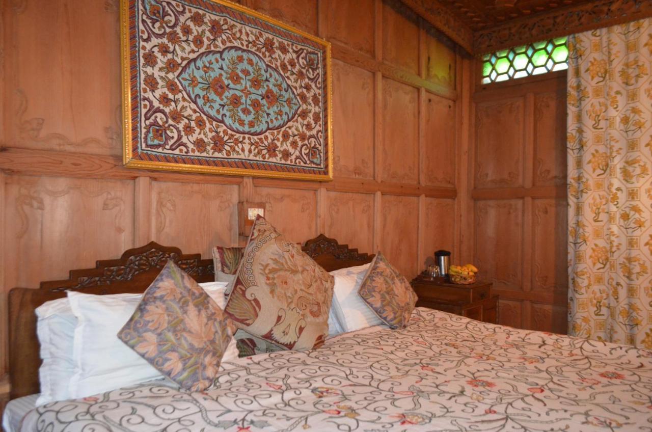 New Alexandra Houseboats Hotel Srinagar  Bagian luar foto