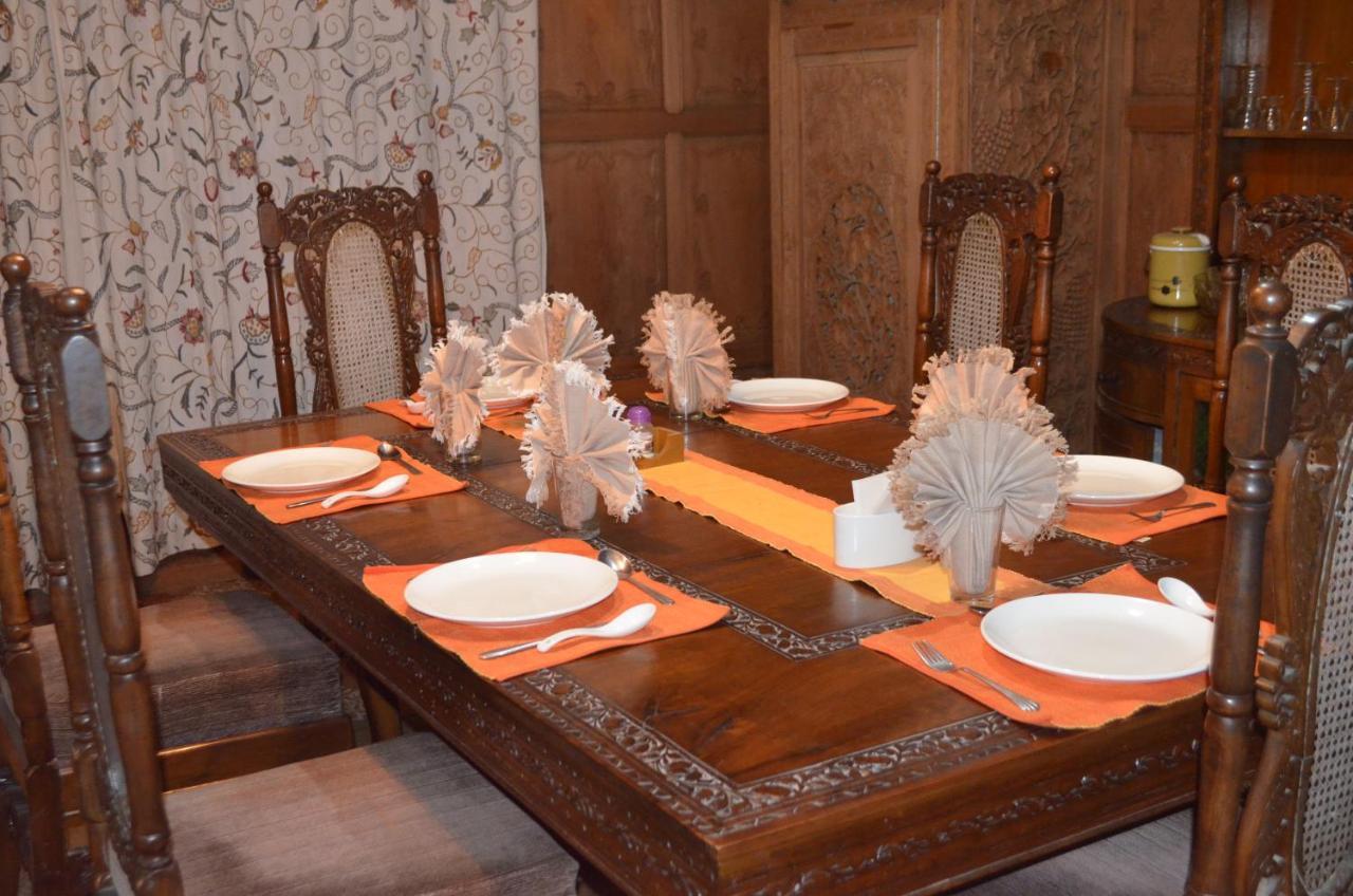 New Alexandra Houseboats Hotel Srinagar  Bagian luar foto