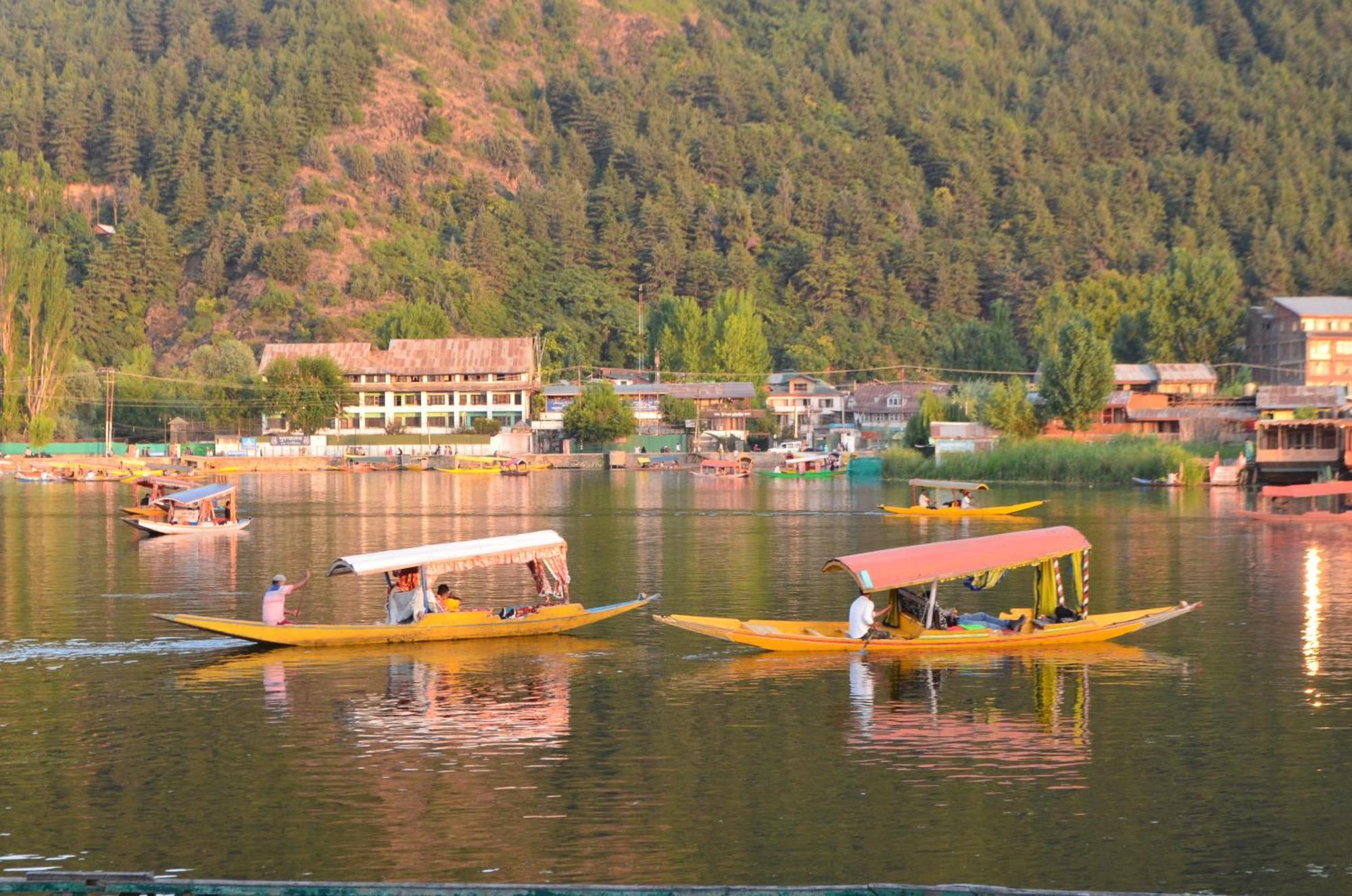 New Alexandra Houseboats Hotel Srinagar  Bagian luar foto