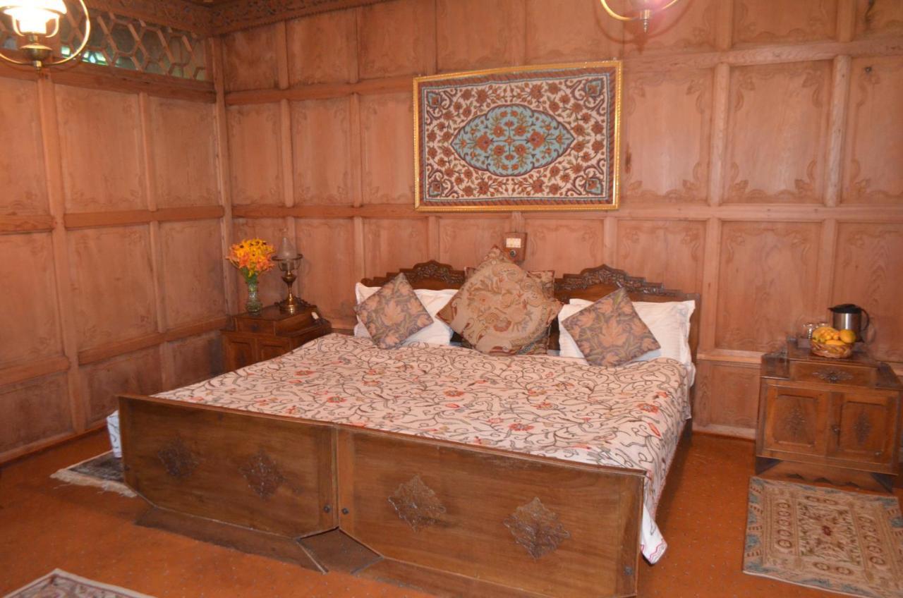 New Alexandra Houseboats Hotel Srinagar  Bagian luar foto