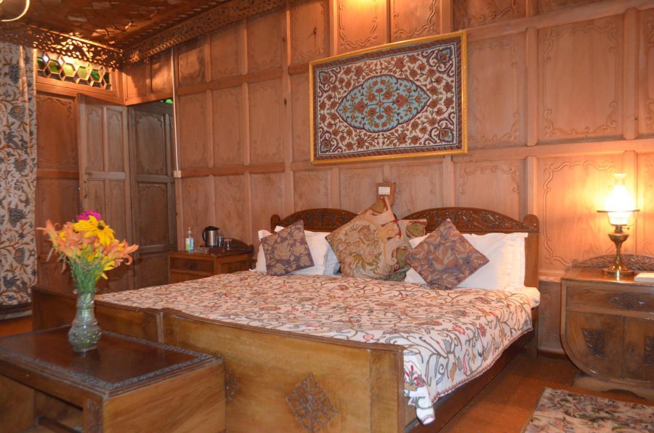 New Alexandra Houseboats Hotel Srinagar  Bagian luar foto