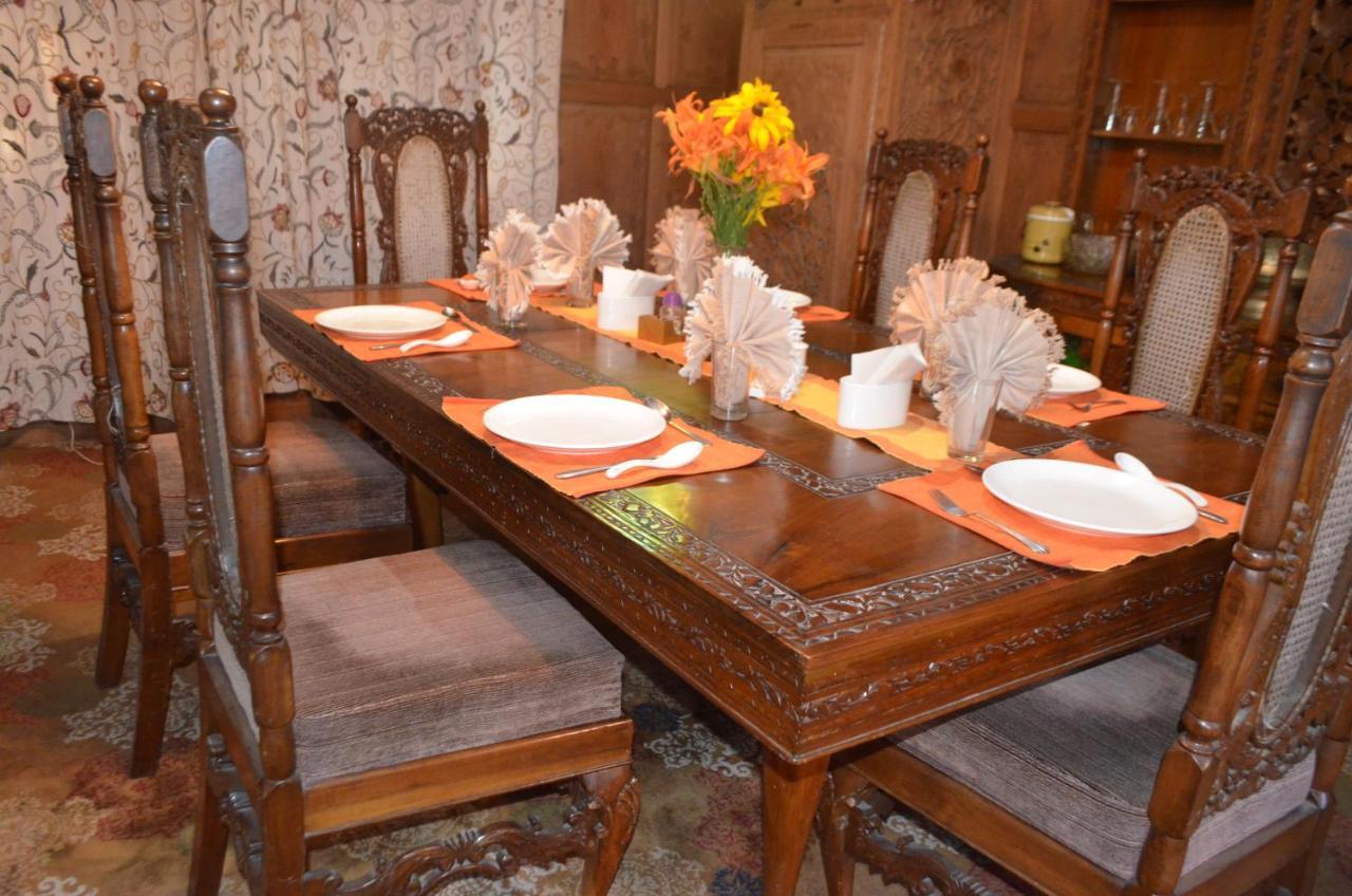 New Alexandra Houseboats Hotel Srinagar  Bagian luar foto