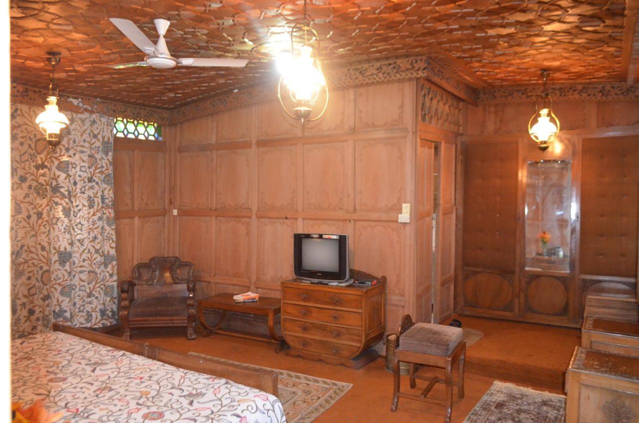New Alexandra Houseboats Hotel Srinagar  Bagian luar foto