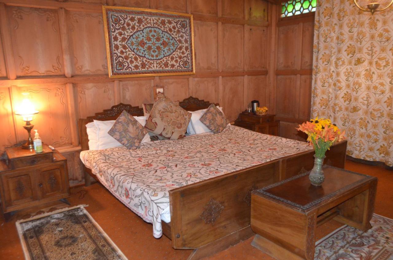 New Alexandra Houseboats Hotel Srinagar  Bagian luar foto