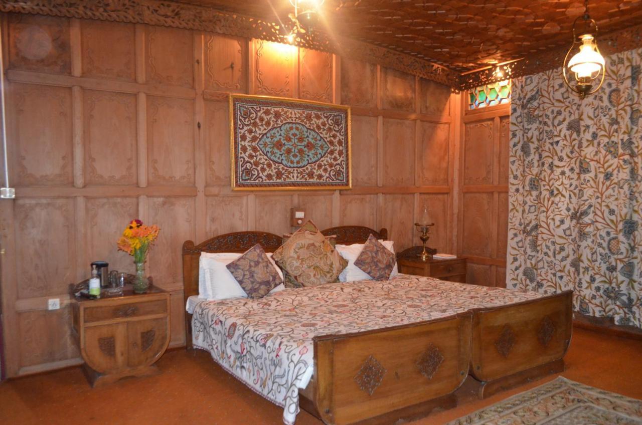 New Alexandra Houseboats Hotel Srinagar  Bagian luar foto
