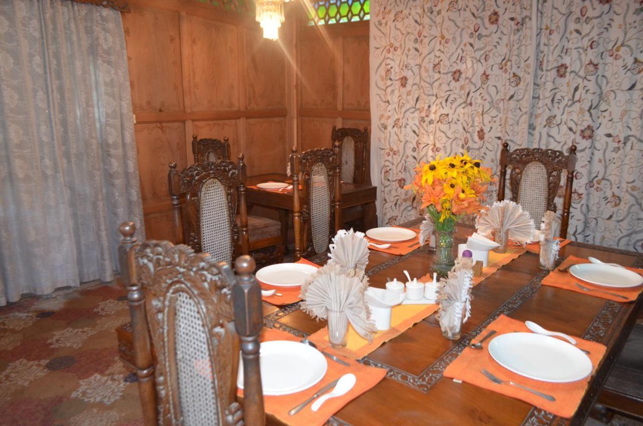 New Alexandra Houseboats Hotel Srinagar  Bagian luar foto