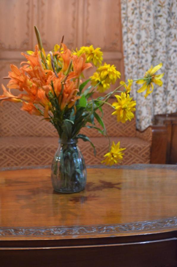 New Alexandra Houseboats Hotel Srinagar  Bagian luar foto